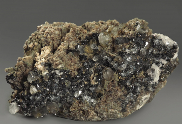 Кристаллы апофиллита, ильваита и кварца на породе - «globural.ru» - Новый Уренгой